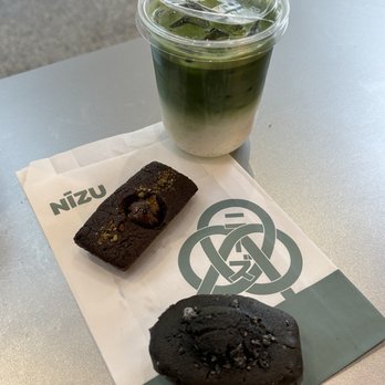 Nīzu Cafe - Black sesame madeleine, hojicha chestnut cake - Cafes Near Me - Vancouver, British Columbia