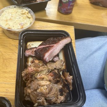 Sanders BBQ Supply - Trinity Texas Trinity,  LG Mac & Cheese - Salad Near Me - Chicago, Illinois