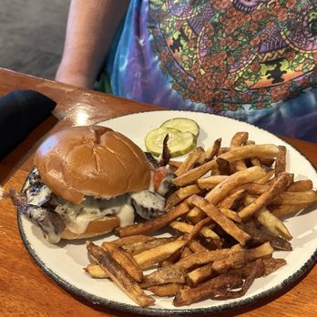 Lucky Bones Backwater Grille - Burger & fries - Seafood Near Me - Cape May, New Jersey