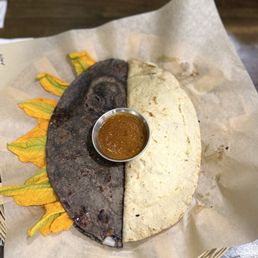Quesadilla de Flor y Quesadilla de Hongas