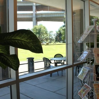Riverwalk Cafe - Cute Setup of Riverwalk Cafe (outside view) - Delis Near Me - Portland, Oregon