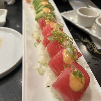 Fansea Sushi - 1/2 dragon 1/2 seaside roll - Sushi Bars Near Me - Manhattan Beach, California