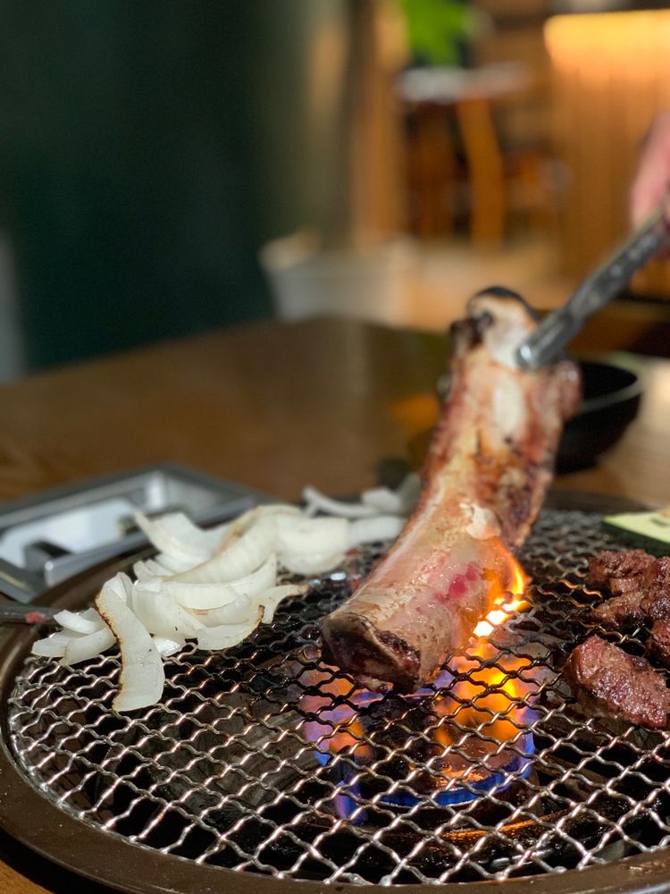 Social spots from Woo Hyang Woo