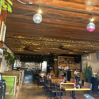 Honey's Bistro - Inside - Breakfast & Brunch Near Me - Encinitas, California