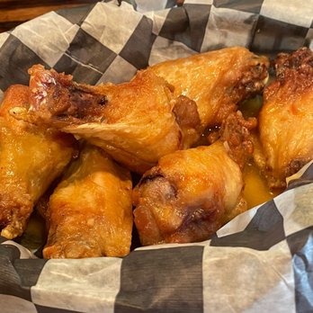 J Hicks On The Square - Garlic & Butter Wings - American Near Me - Mercer, Pennsylvania J Hicks On The Square - Garlic & Butter Wings - American Near Me - Mercer, Pennsylvania