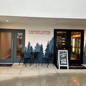 Lakehouse Resort - Coffee shop on site open 24/7 - Hotels Near Me - San Marcos, California