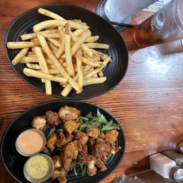 Popcorn Chicken w/fries