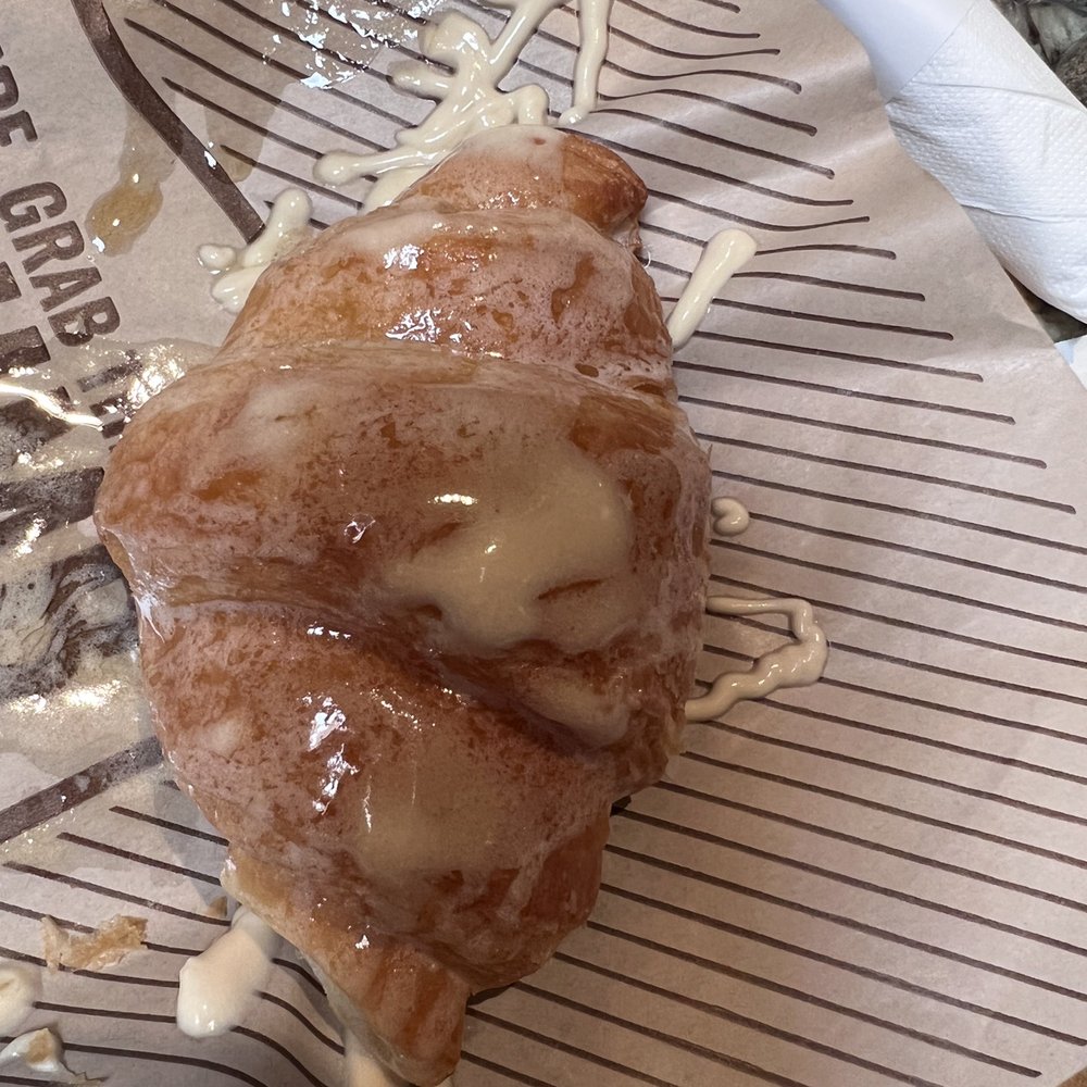 Cheddar's Scratch Kitchen - Honey butter croissant!! - American Near Me - Webster, Texas Cheddar's Scratch Kitchen - Honey butter croissant!! - American Near Me - Webster, Texas