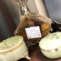 Sea Gypseas Antiques - Jadite and Agate trinket boxes & amber glass bottle