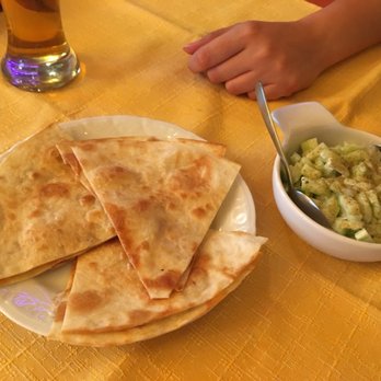 Anondo - Parantha Brot und Gurkensalat - Indian Near Me - Ulm, BW