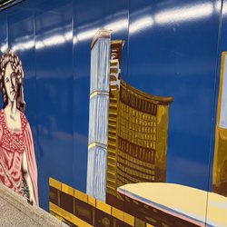 Queen Subway Station - TTC Queen Station - decor