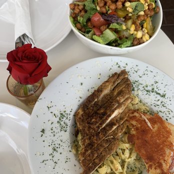 Utopia Caffe - Chicken Fettucine Alfredo & Roasted Chickpea Salad - Breakfast & Brunch Near Me - Tustin, California