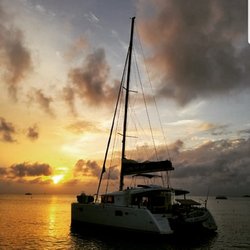 Cayman Yacht Charters - Enjoy Cayman's awesome beauty as you sail in style.