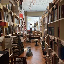 Quarter Price Books - Inside