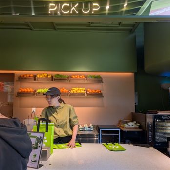 Naisnow Tea and Bakery - Pick Up Line - Bubble Tea Near Me - Flushing, New York