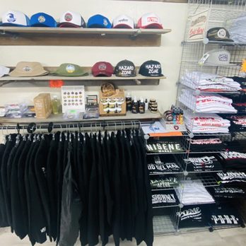 Aptos 831 - Hats, accessories are also available - Women's Clothing Near Me - Aptos, California