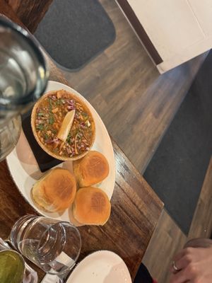 Rosebud Bar & Kitchen by null