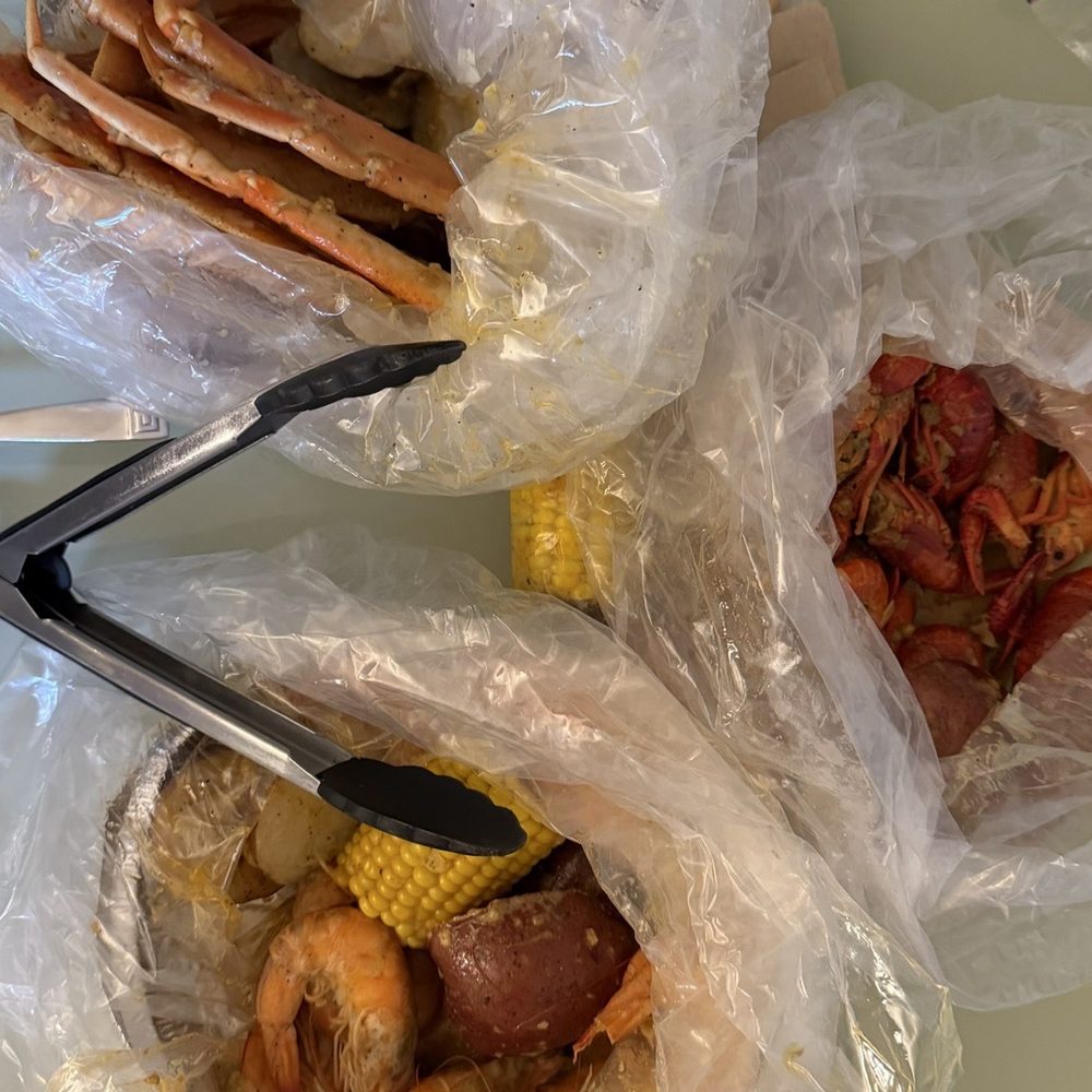 Oceanic Boil - 1 lb Snow Crab Leg, 1 lb. Crawfish, 1lb shrimp with head - Cajun/Creole Near Me - Rego Park, New York