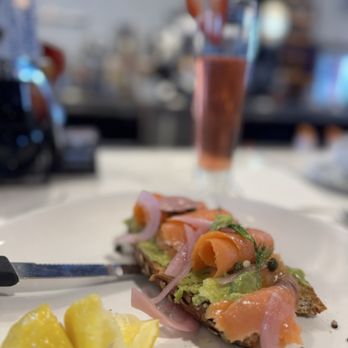 Broken Yolk Cafe - American Near Me - Glendora, California