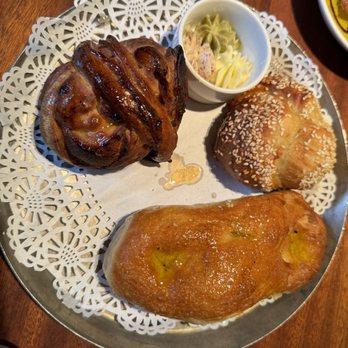 Doris Metropolitan - Bread tray - New American Near Me - New Orleans, Louisiana