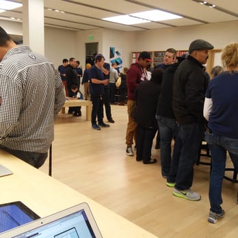 Apple Cherry Creek - Always busy at the Apple store even on the Friday - Computers Near Me - Denver, Colorado