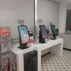 Steak ’n Shake - No menu you have to order through the kiosk and there's no light person