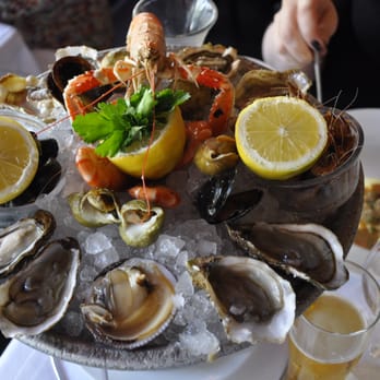 Le Ballon des Ternes - seafood platter for two - French Near Me - Paris, 75 Le Ballon des Ternes - seafood platter for two - French Near Me - Paris, 75