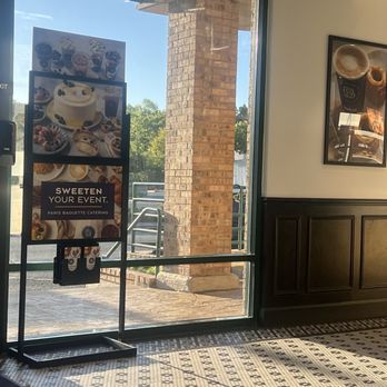 Paris Baguette - Entrance - Bakeries Near Me - Walnut Creek, California