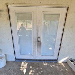 HRL Builders Construction Services - Sliding door before paint and lock replacement