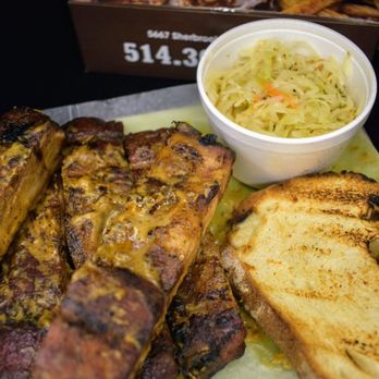 Bofinger Barbecue Smokehouse - Pork ribs with a side of coleslaw - Barbeque Near Me - Montreal, Quebec