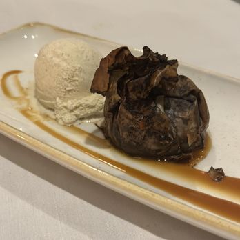 Merriman's - The chocolate purse paired with a scoop of Tahitian vanilla ice cream. - Hawaiian Near Me - Kamuela, Hawaii Merriman's - The chocolate purse paired with a scoop of Tahitian vanilla ice cream. - Hawaiian Near Me - Kamuela, Hawaii