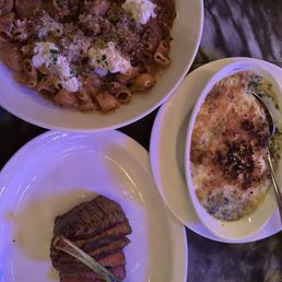 Mignon, pasta, creamed spinach