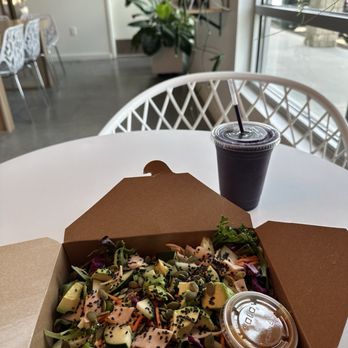 Cafe Botanica - Lavender smoothie and Thai crunch salad - Juice Bars & Smoothies Near Me - Lincoln, Nebraska