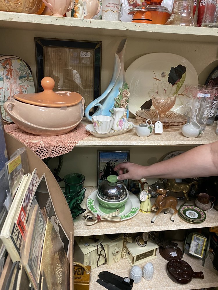 YOURS MINE & OURS ANTIQUES Updated October 2024 31 Photos 2014