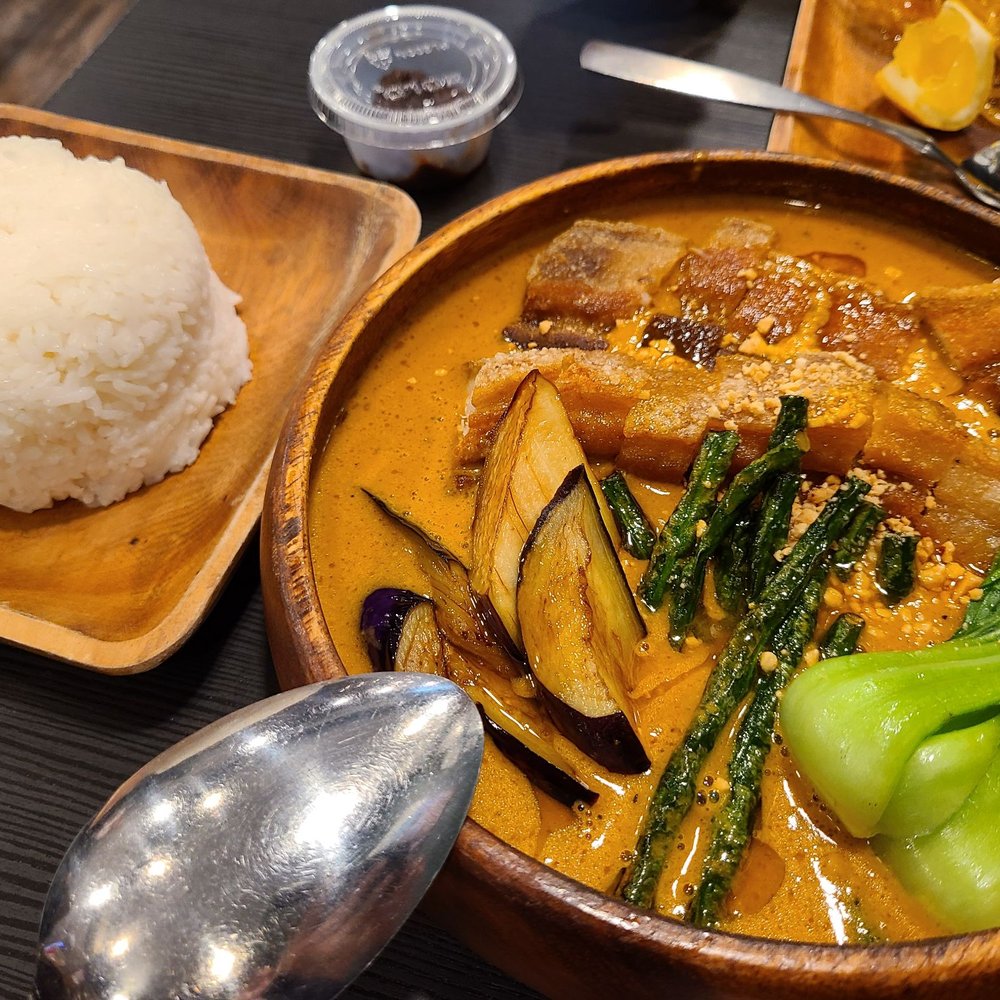Kalye Bistro - Kare kare - Filipino Near Me - Woodside, New York