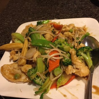 Golden Ginger - Chicken Chop Suey. Good. Lots of chicken & veggies. - Chinese Near Me - Hemet, California Golden Ginger - Chicken Chop Suey. Good. Lots of chicken & veggies. - Chinese Near Me - Hemet, California