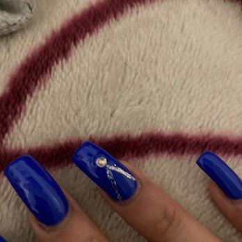 Quality Nails & Spa - Right hand design - Nail Salons Near Me - Long Beach, California