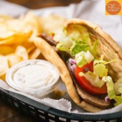 Palio's Pizza Cafe - Forney - Here's our delicious Greek Gyro sandwich with side kettle Chips !!
Order online now - http://bit.ly/PaliosForney