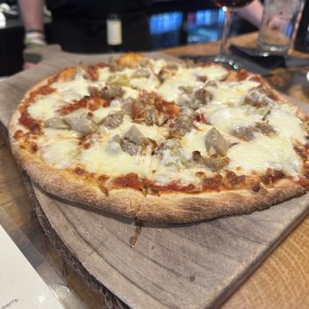 Owera Vineyards - Custom Sausage and Fresh Mozzarella Pizza. - Venues & Event Spaces Near Me - Cazenovia, New York Owera Vineyards - Custom Sausage and Fresh Mozzarella Pizza. - Venues & Event Spaces Near Me - Cazenovia, New York