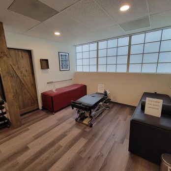 Peninsula Chiropractic Group - Mechanical Traction and Cox Flexion tables - Chiropractors Near Me - San Diego, California