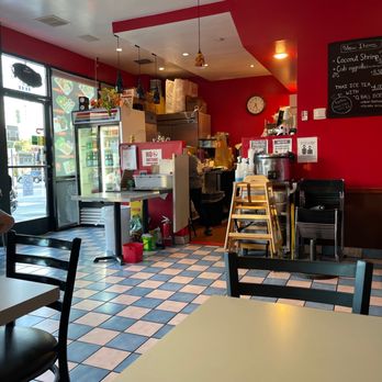 Pho VT - The dining area and view of the front counter - Vietnamese Near Me - Los Angeles, California