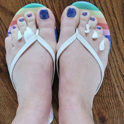 V Nails