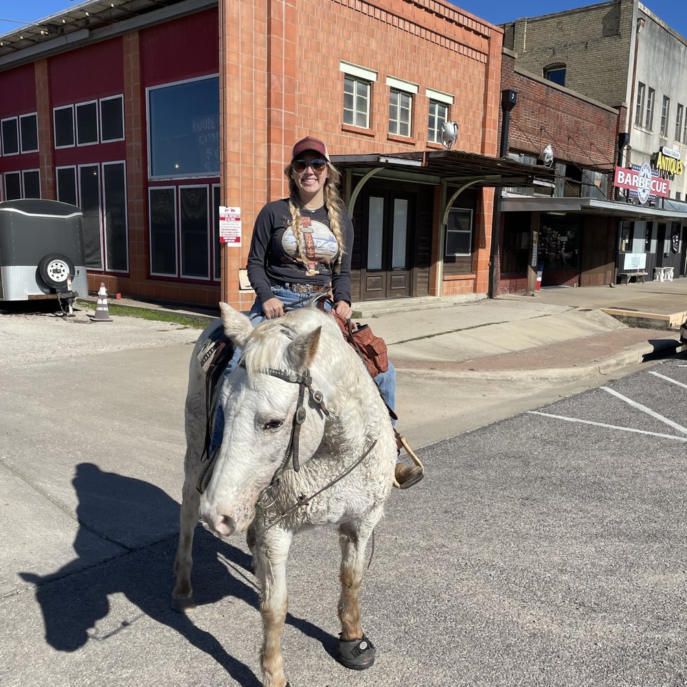 Louie Mueller Barbecue - BBQ worth riding your horse into town for! - Barbeque Near Me - Taylor, Texas Louie Mueller Barbecue - BBQ worth riding your horse into town for! - Barbeque Near Me - Taylor, Texas