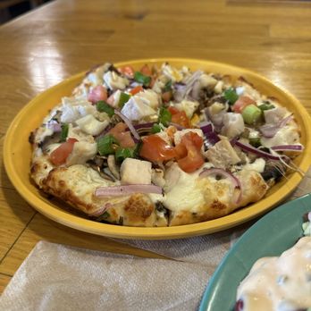 Straw Hat Pizza - Garlic personal pan pizza - Pizza Near Me - Rancho Cordova, California Straw Hat Pizza - Garlic personal pan pizza - Pizza Near Me - Rancho Cordova, California