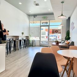 Moozi Tea Bar - Very cute inside