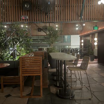 M.Bird - Seating area - Cocktail Bars Near Me - Tampa, Florida