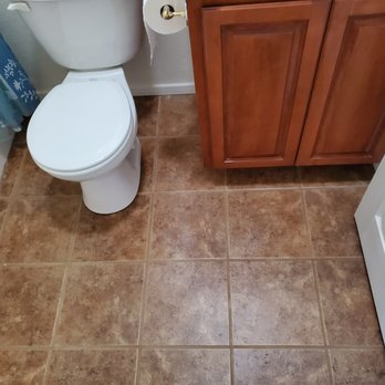 Elite Junk Removal - 2nd bathroom before demo - Junk Removal & Hauling Near Me - Wildomar, California Elite Junk Removal - 2nd bathroom before demo - Junk Removal & Hauling Near Me - Wildomar, California