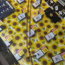Neighborhood Pawn - 10k pendant and cross