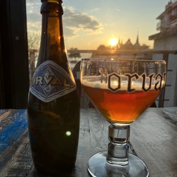 Le Carré - Local amber beer - Brasseries Near Me - Vevey, VD Le Carré - Local amber beer - Brasseries Near Me - Vevey, VD