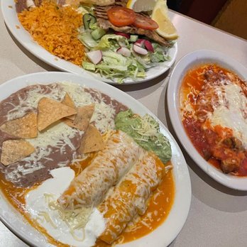 Las Fuentes - Enchiladas Rancheras Pescado a la Parilla Chile Relleno - Mexican Near Me - Reseda, California